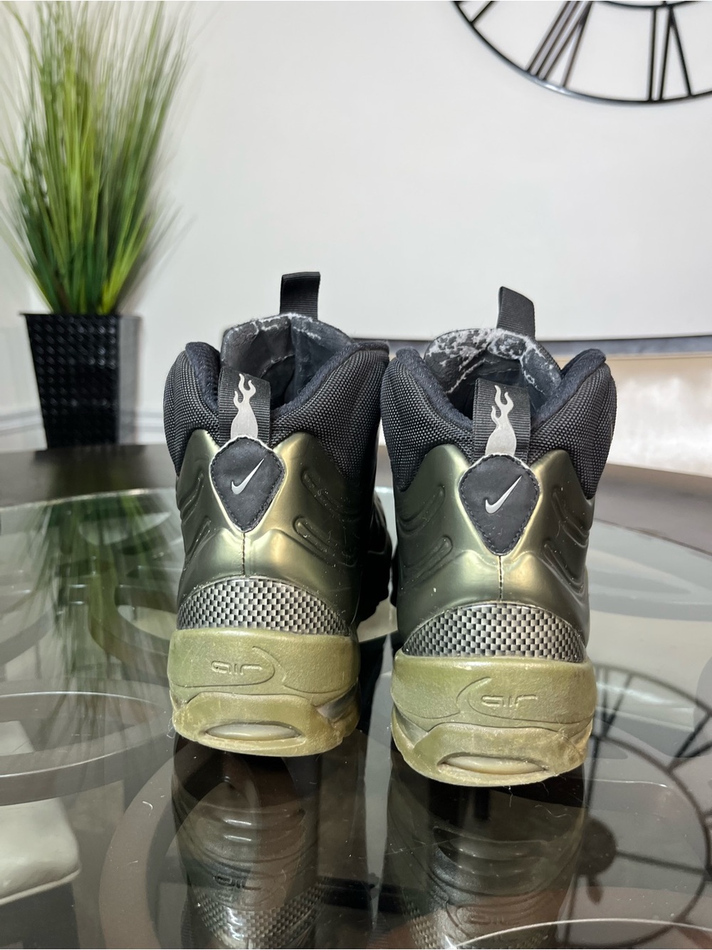 Nike Air Bakin Posite Medium
Olive/Black High Top
Sneakers Sz 9.5 - Picture 4 of 5